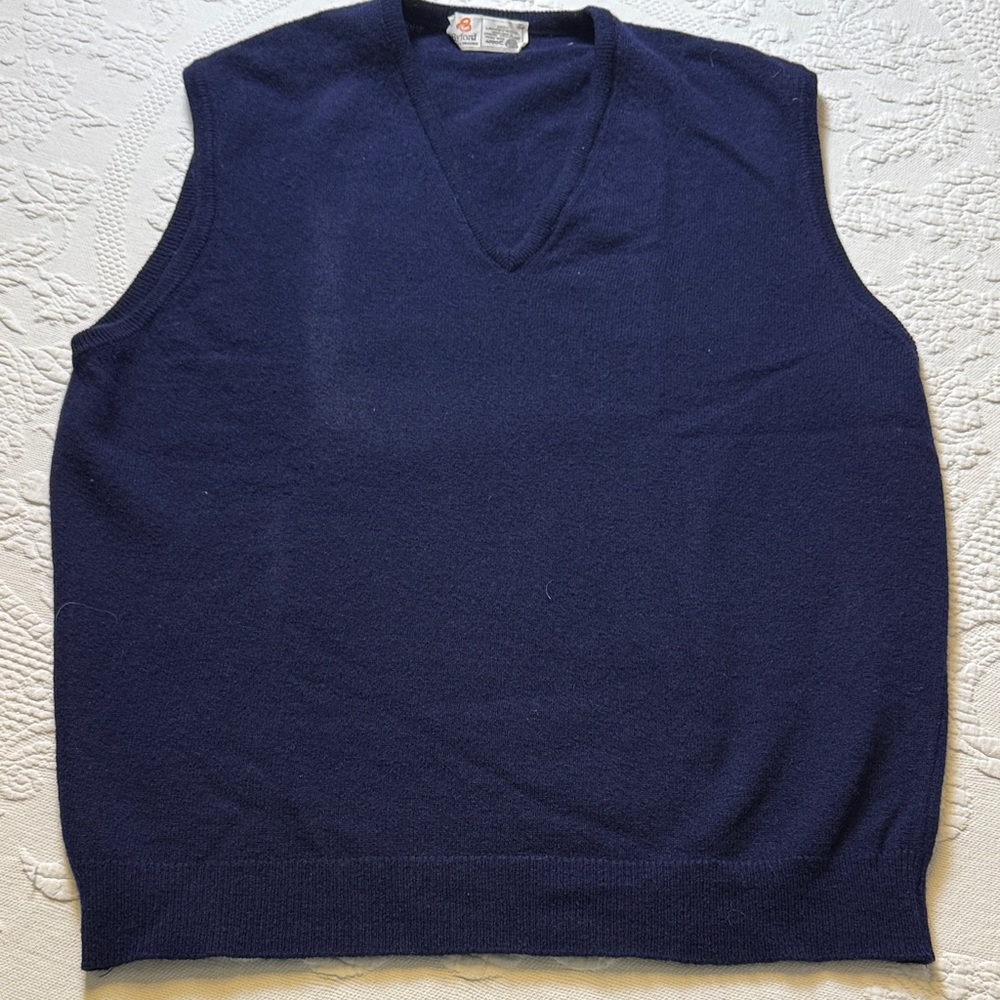 Byford 100% lambswool Men's Navy V-Neck Sweater Vest